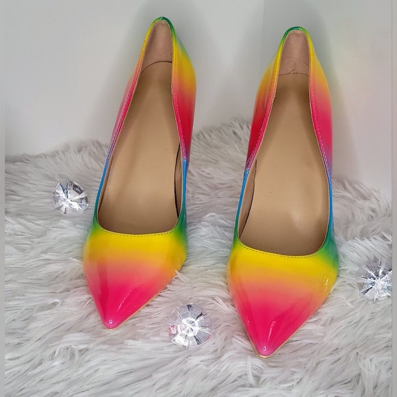 Heels - Picture 3 of 3